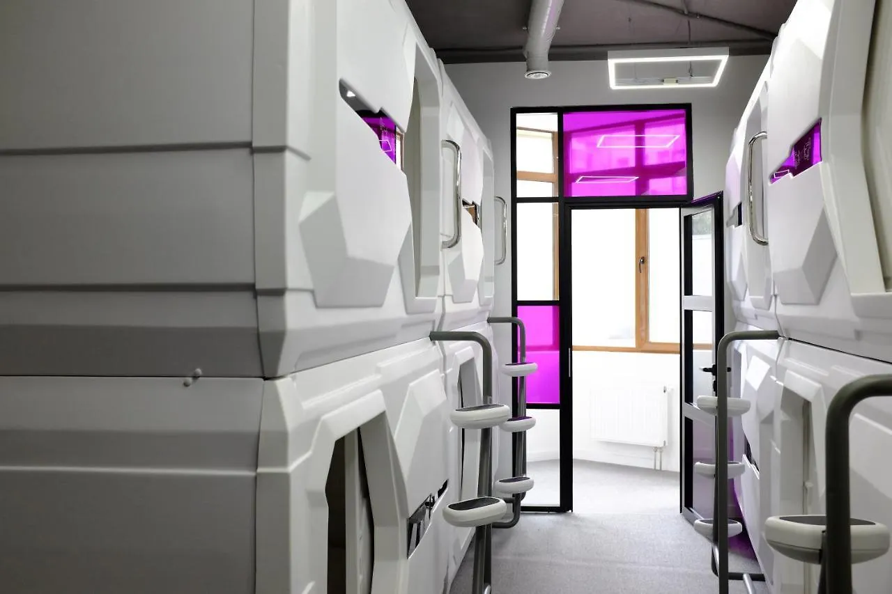 **  Av-1 Capsule Hotel Киев Украина